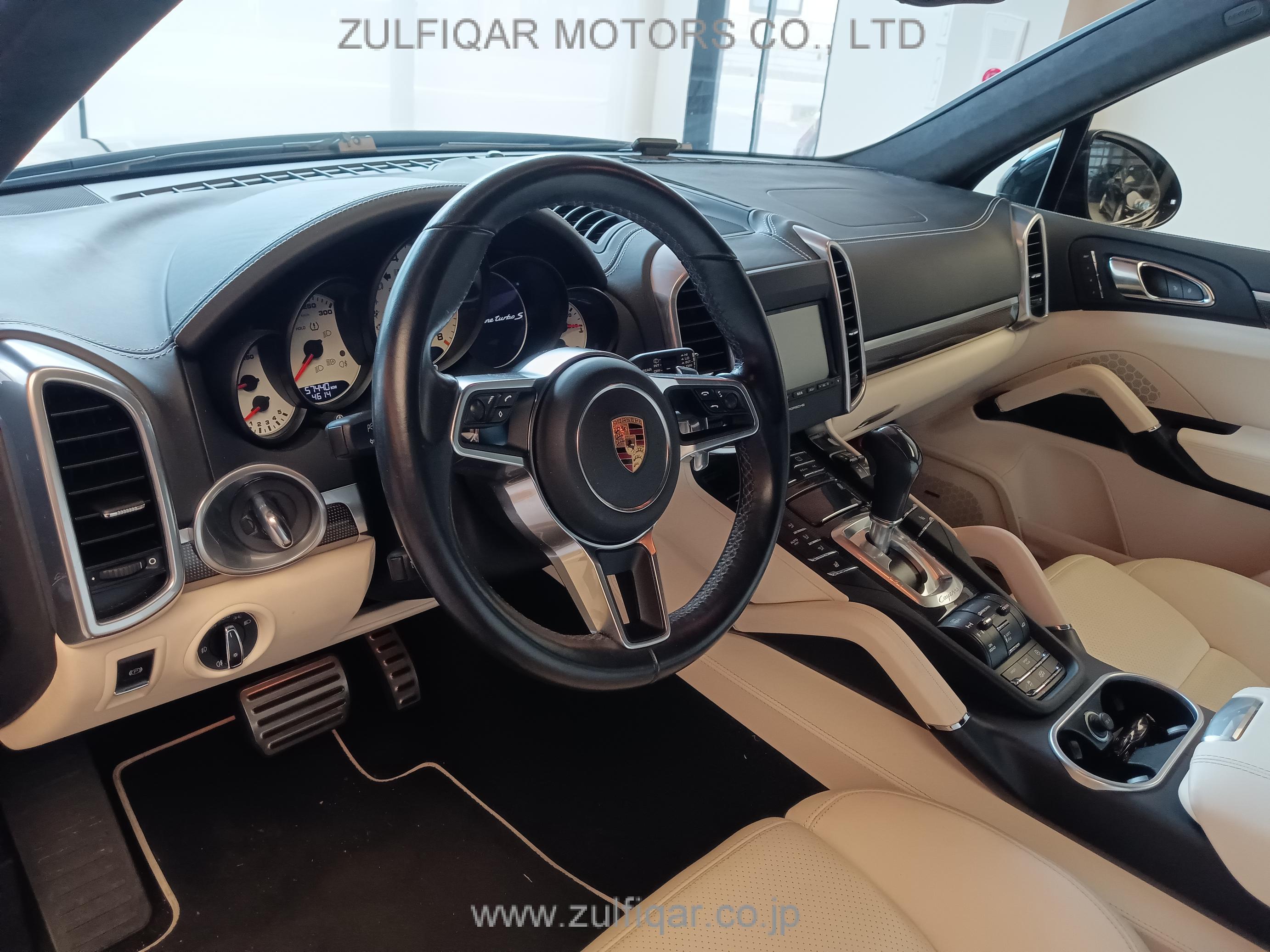 PORSCHE CAYENNE 2016 Image 24