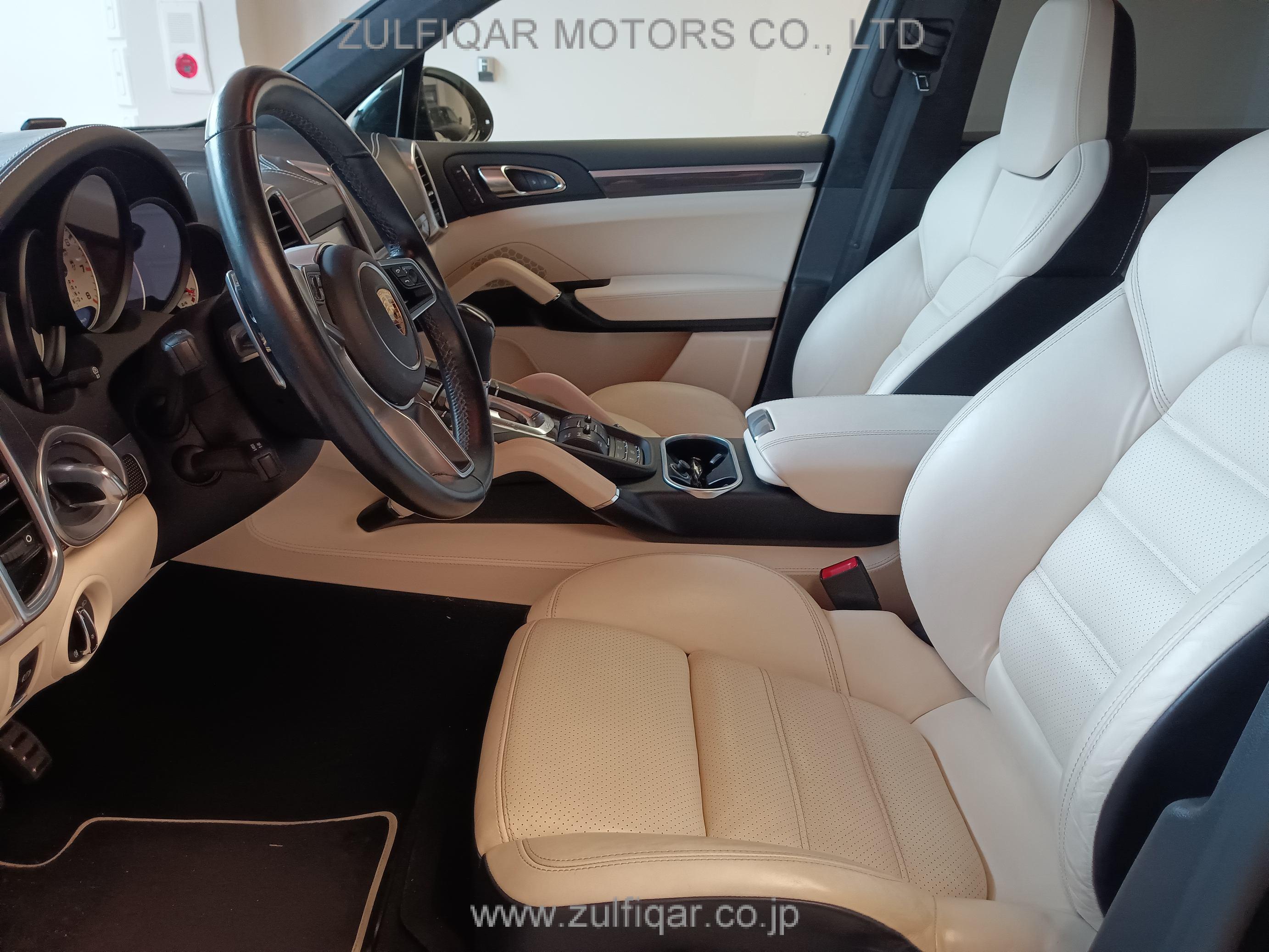 PORSCHE CAYENNE 2016 Image 25