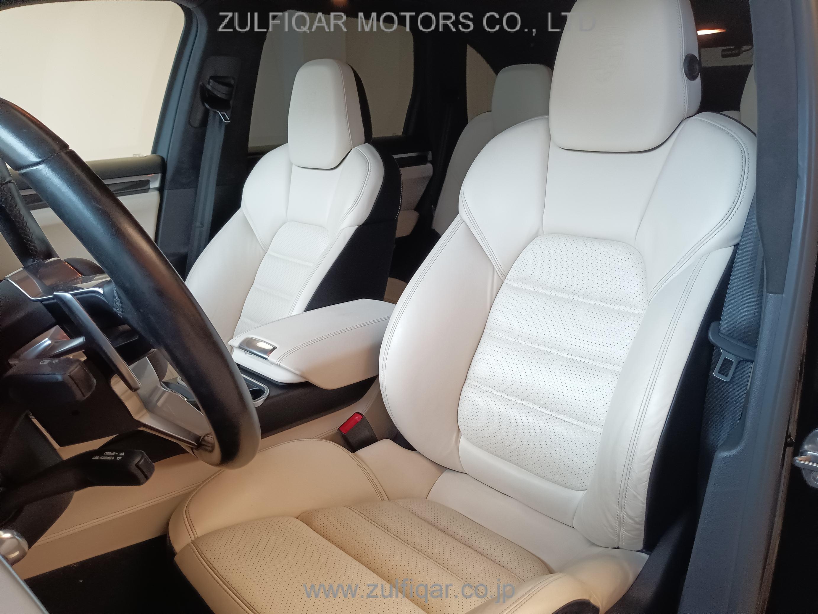 PORSCHE CAYENNE 2016 Image 26