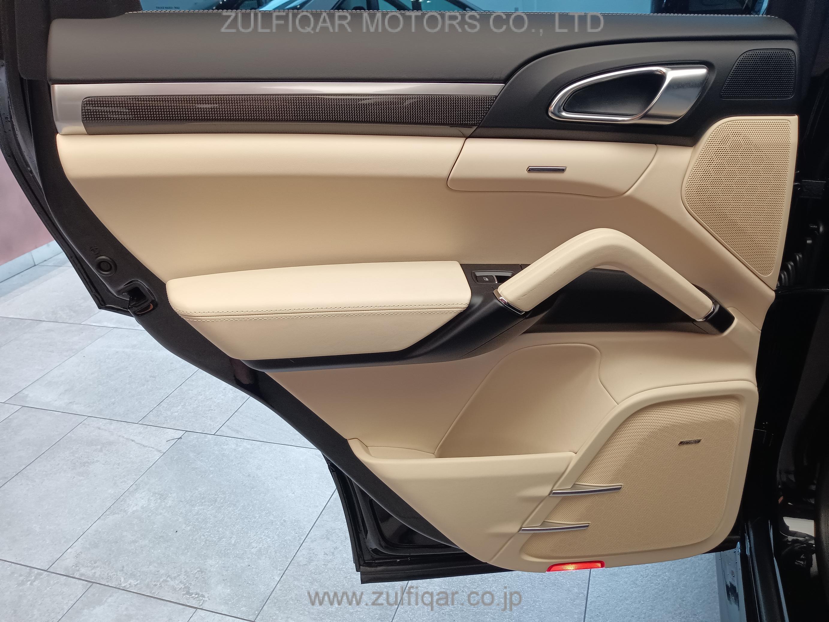 PORSCHE CAYENNE 2016 Image 30