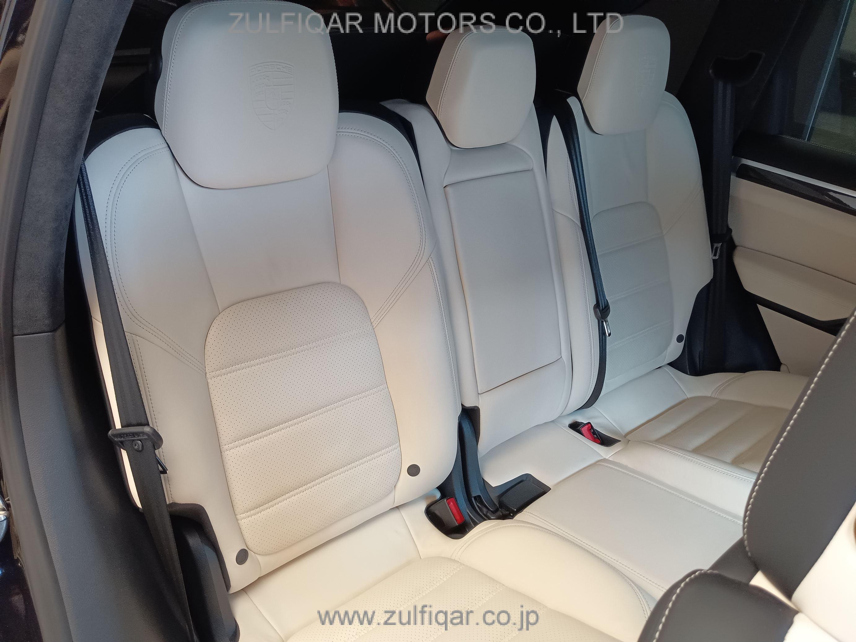 PORSCHE CAYENNE 2016 Image 34