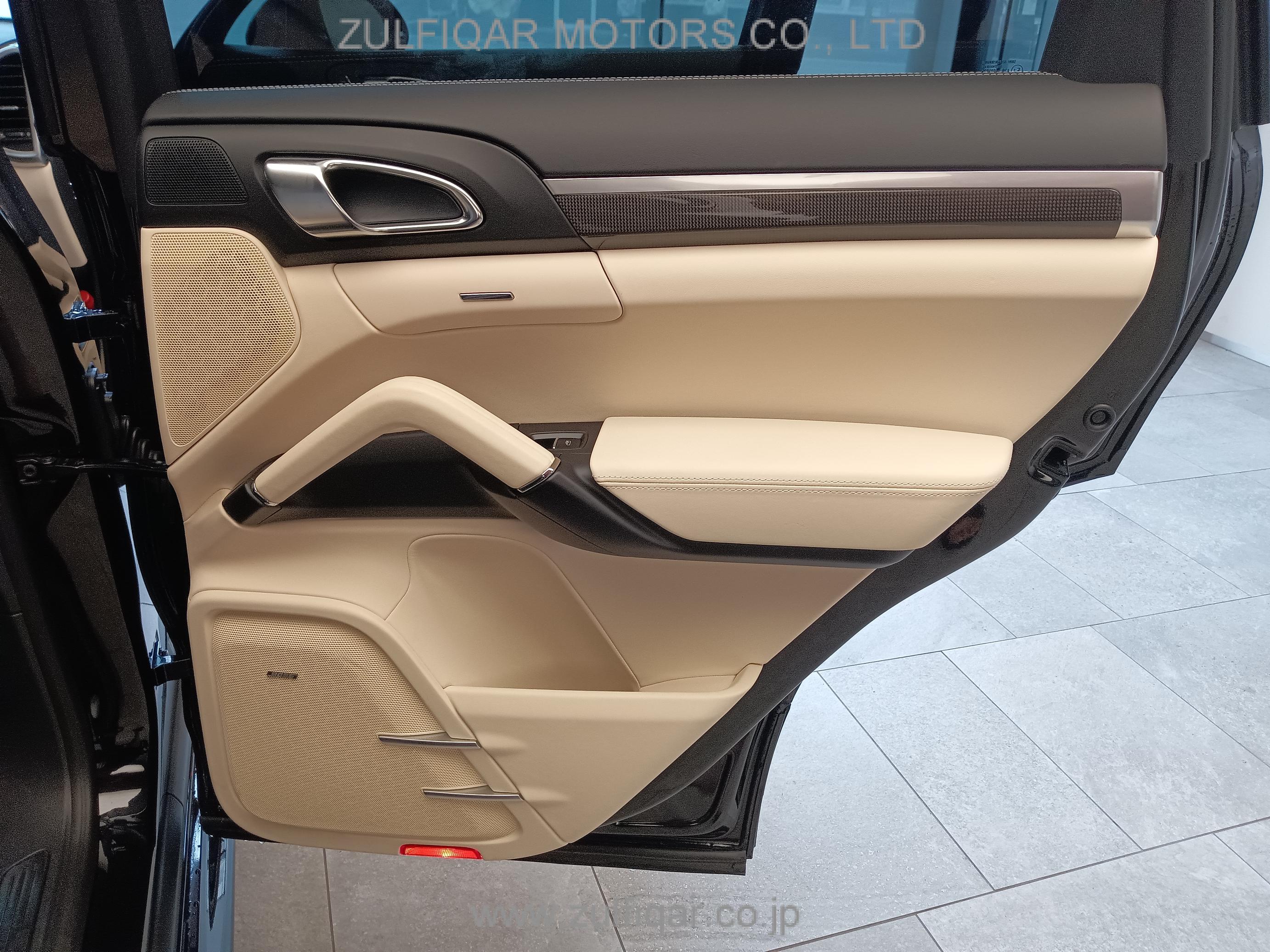 PORSCHE CAYENNE 2016 Image 35