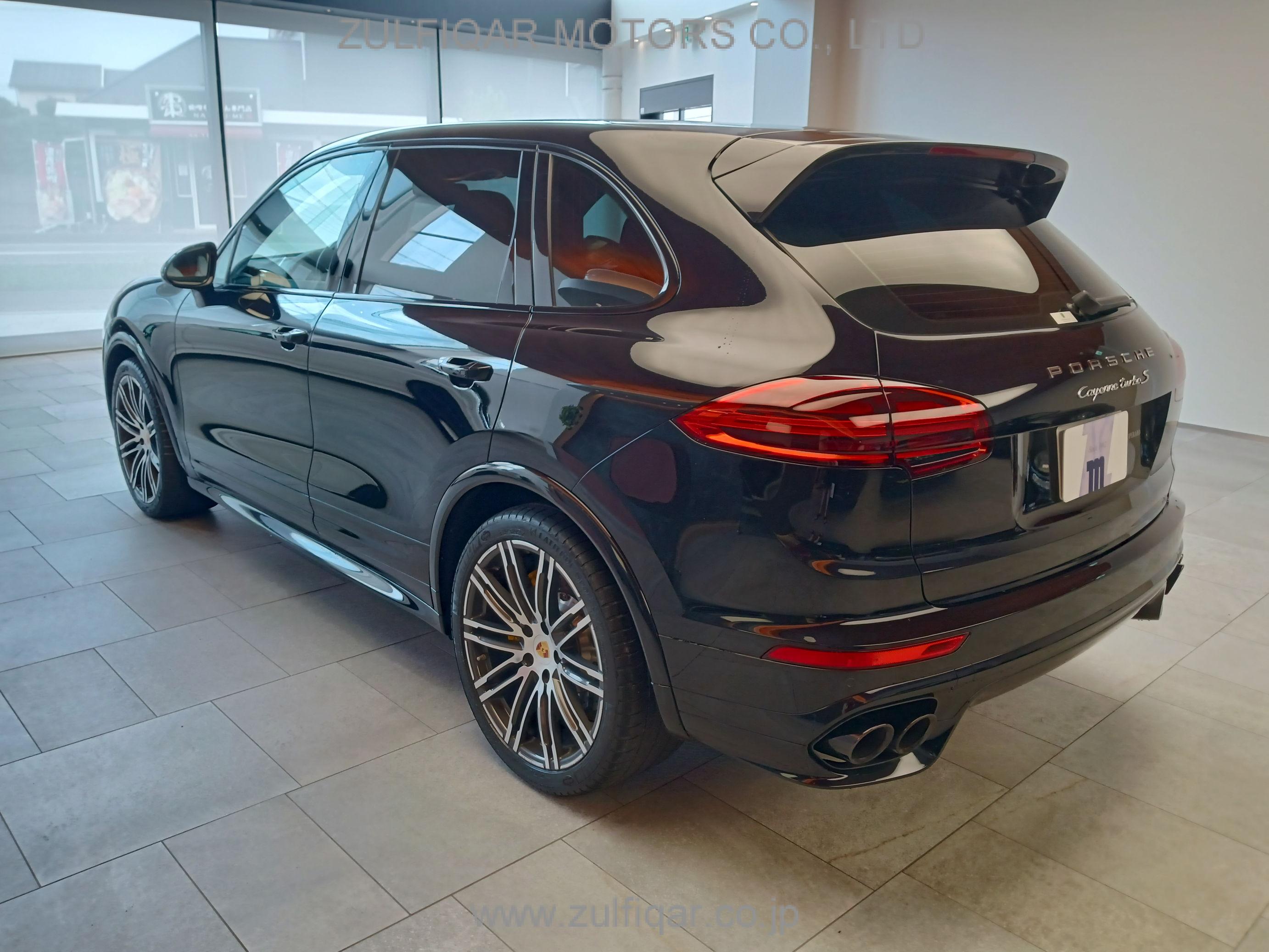 PORSCHE CAYENNE 2016 Image 10