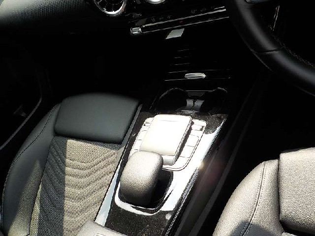 MERCEDES BENZ A CLASS 2021 Image 20