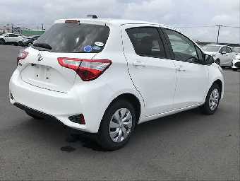 TOYOTA VITZ 2019 Image 14