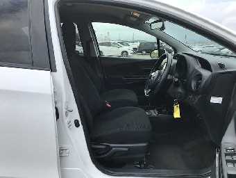 TOYOTA VITZ 2019 Image 17