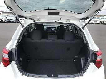 TOYOTA VITZ 2019 Image 19