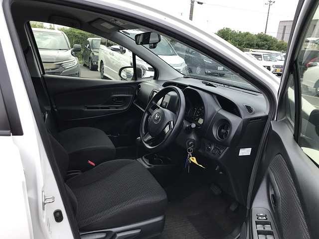 TOYOTA VITZ 2019 Image 23