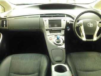 TOYOTA PRIUS PHV 2014 Image 8