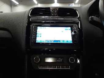 VOLKSWAGEN POLO 2014 Image 9