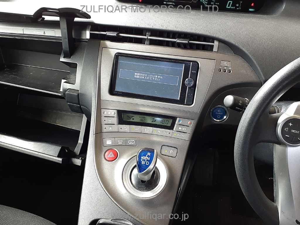 TOYOTA PRIUS PHV 2012 Image 9