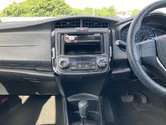 TOYOTA COROLLA AXIO 2019 Image 7