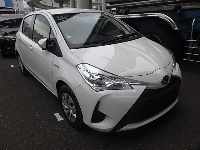 TOYOTA VITZ 2019 Image 21