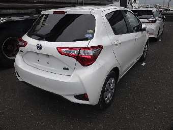 TOYOTA VITZ 2019 Image 8