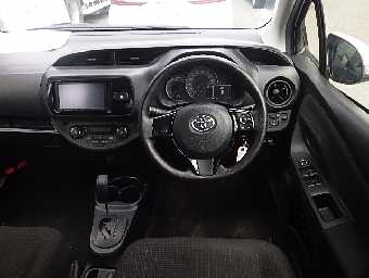TOYOTA VITZ 2019 Image 11