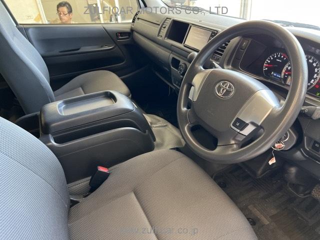 TOYOTA HIACE WAGON 2018 Image 4