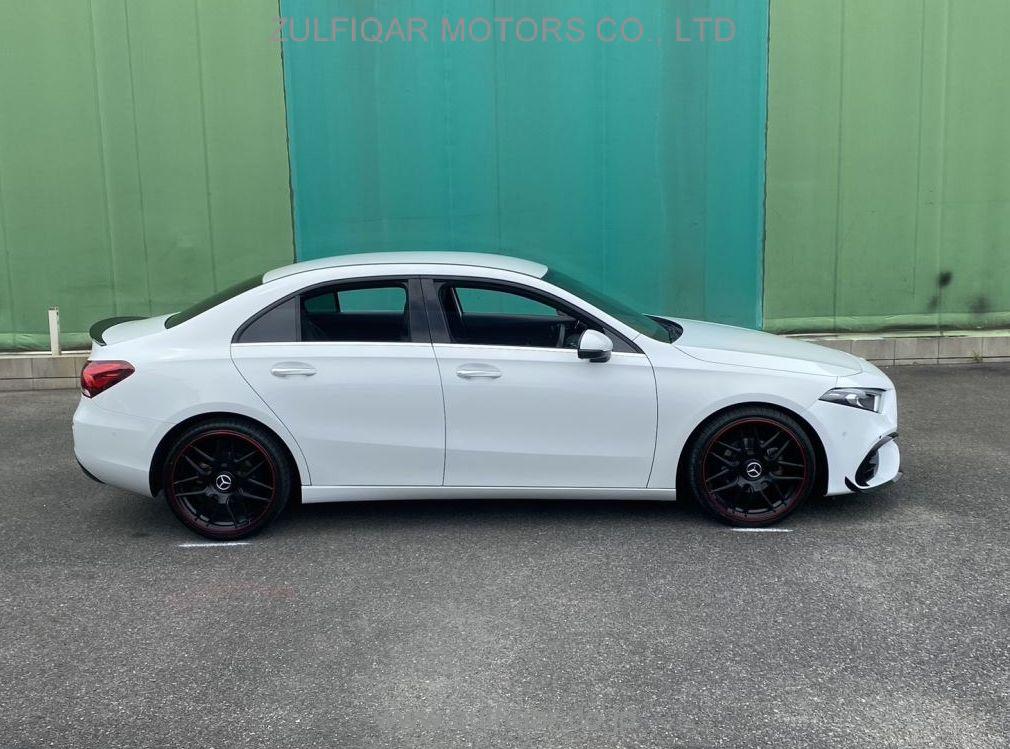 MERCEDES BENZ A CLASS 2020 Image 9