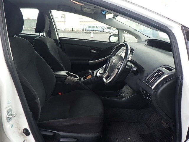 TOYOTA PRIUS PHV 2014 Image 28