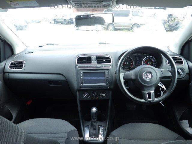 VOLKSWAGEN POLO 2013 Image 11