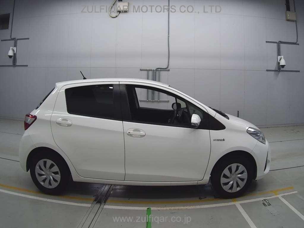 TOYOTA VITZ 2019 Image 3