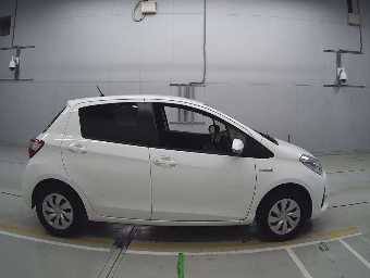 TOYOTA VITZ 2019 Image 3