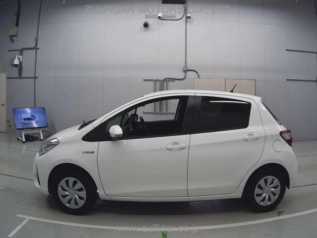 TOYOTA VITZ 2019 Image 4