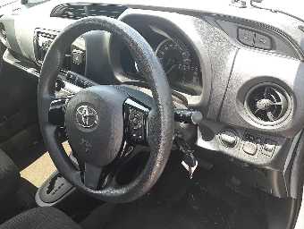 TOYOTA VITZ 2019 Image 7