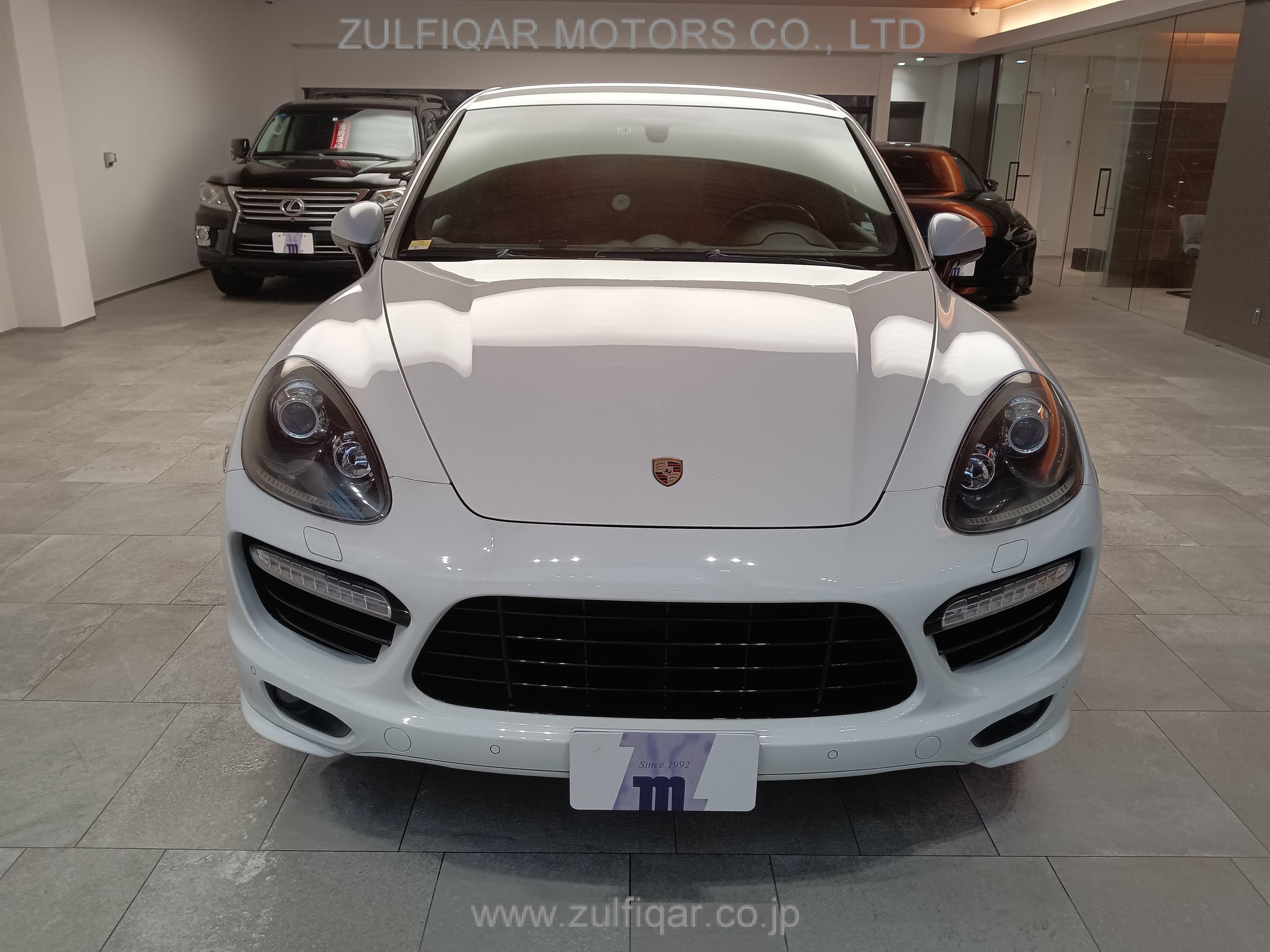 PORSCHE CAYENNE 2013 Image 2