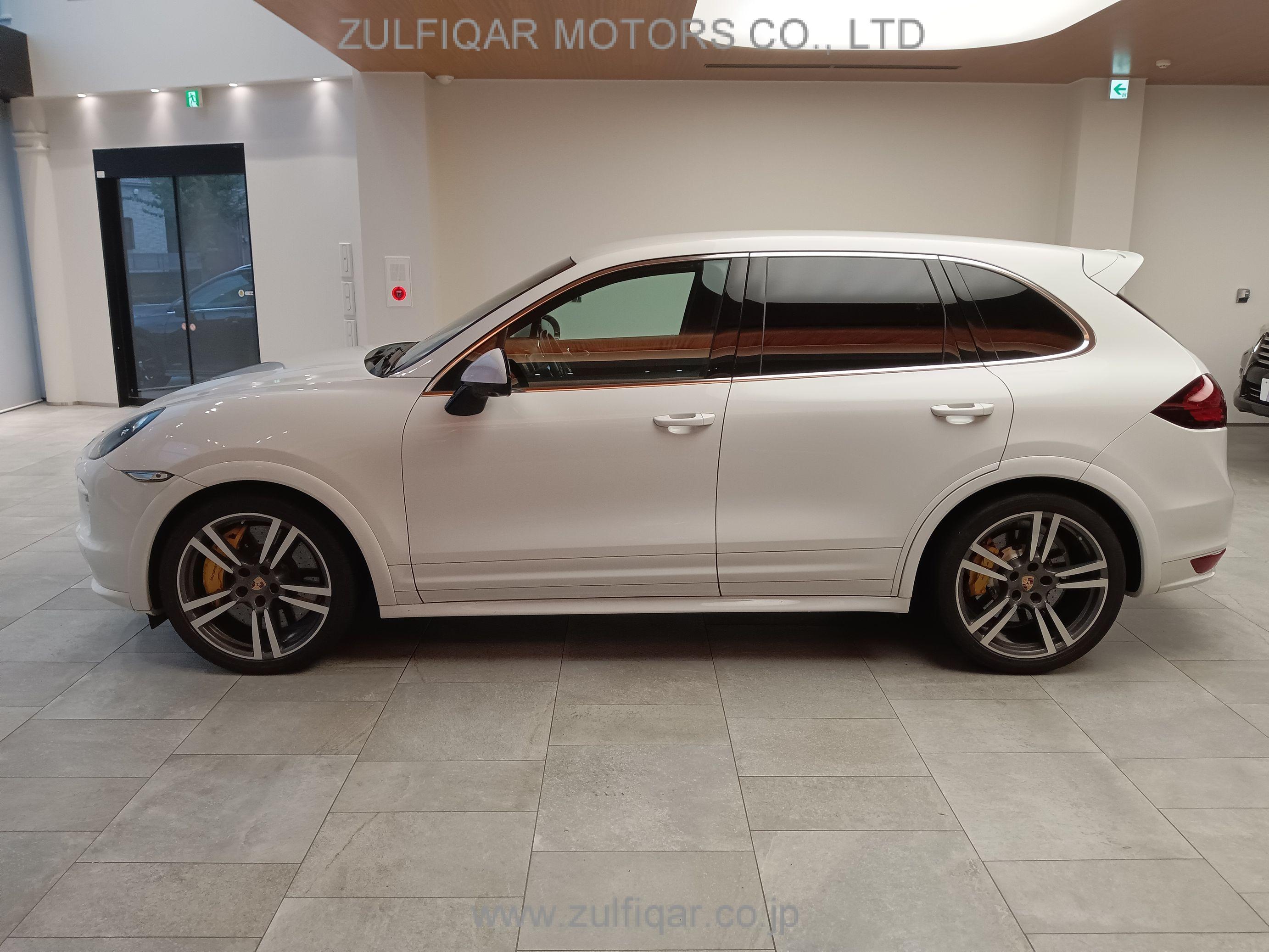 PORSCHE CAYENNE 2013 Image 12