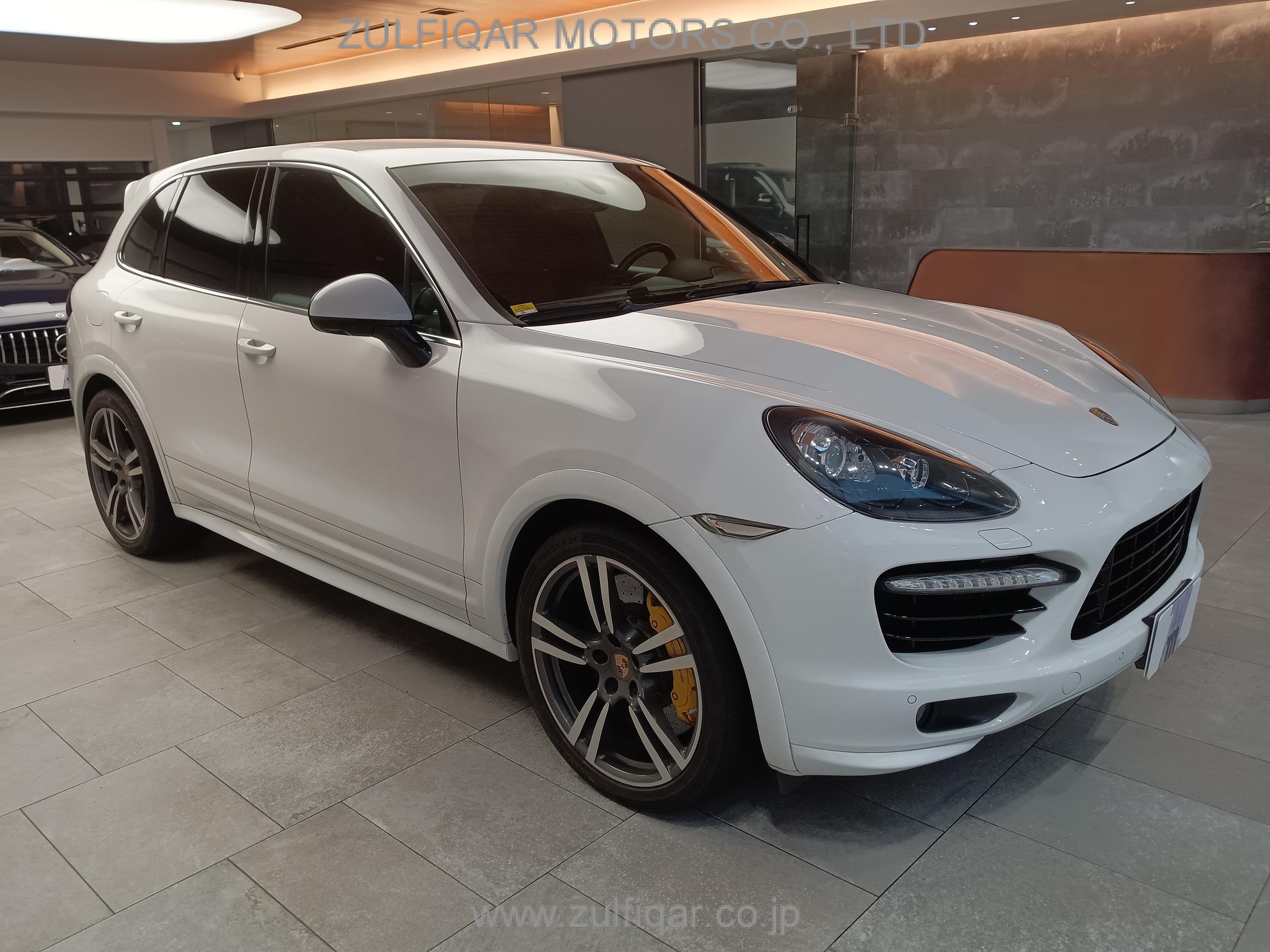 PORSCHE CAYENNE 2013 Image 3