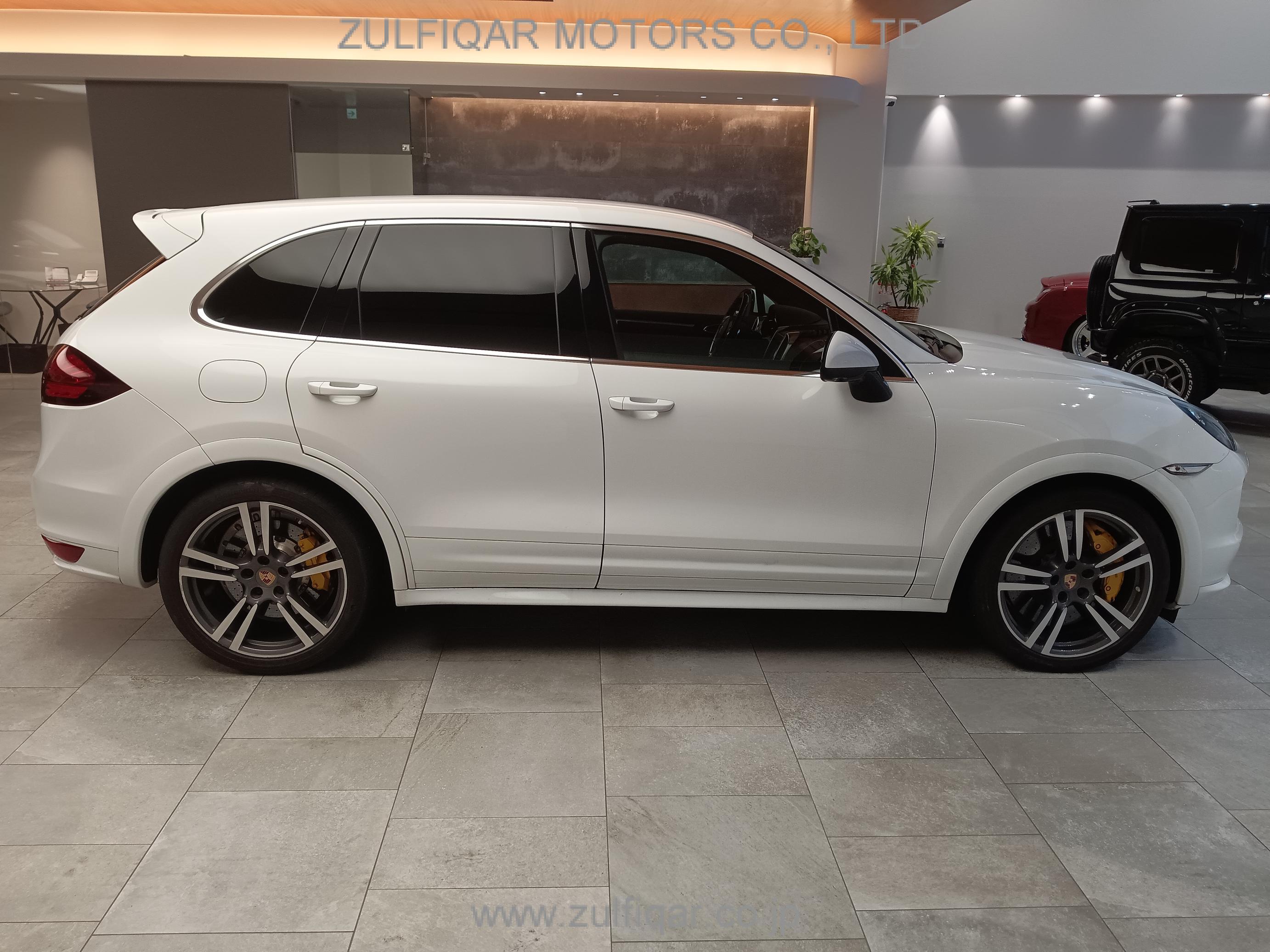 PORSCHE CAYENNE 2013 Image 4