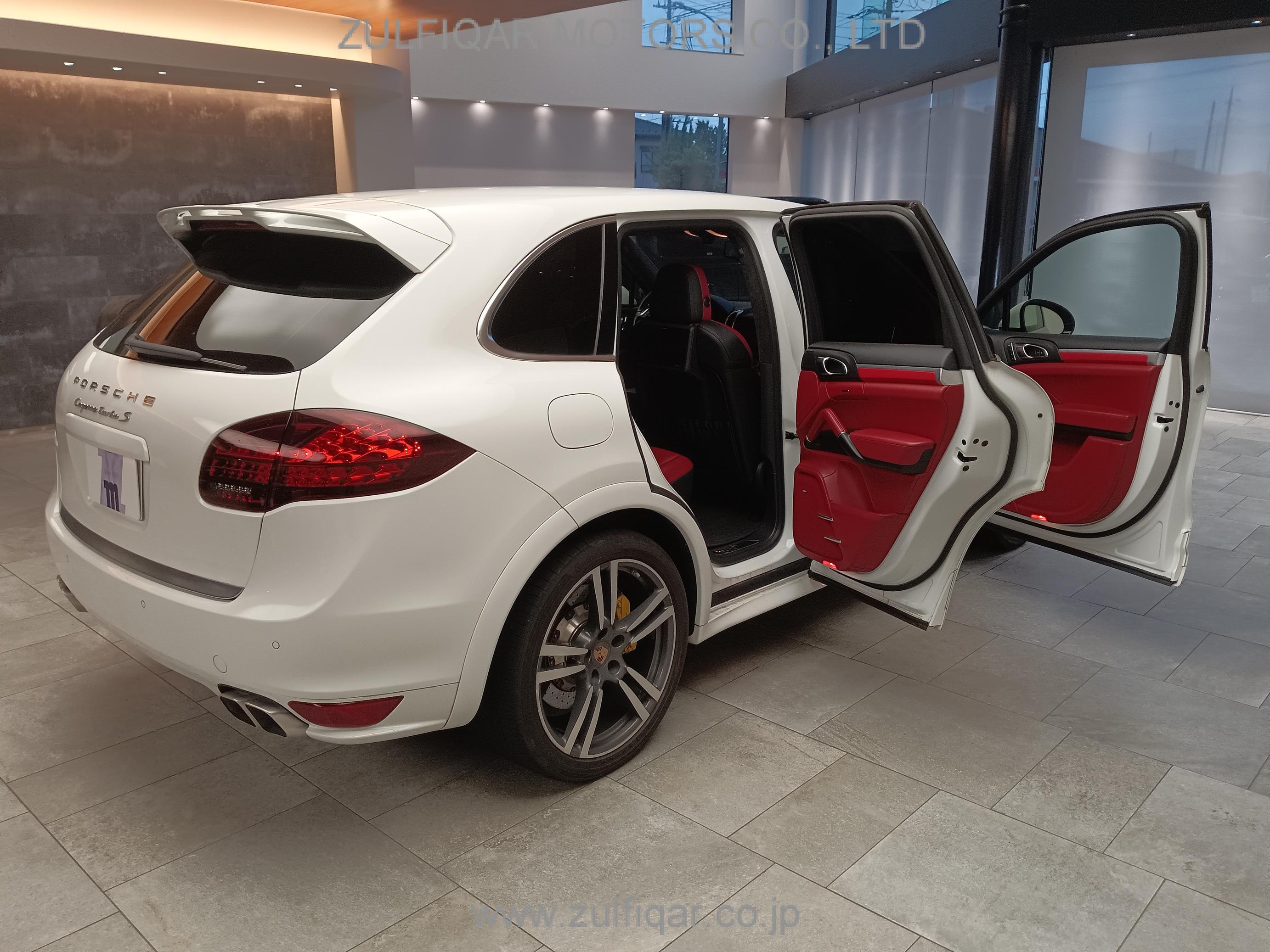 PORSCHE CAYENNE 2013 Image 6