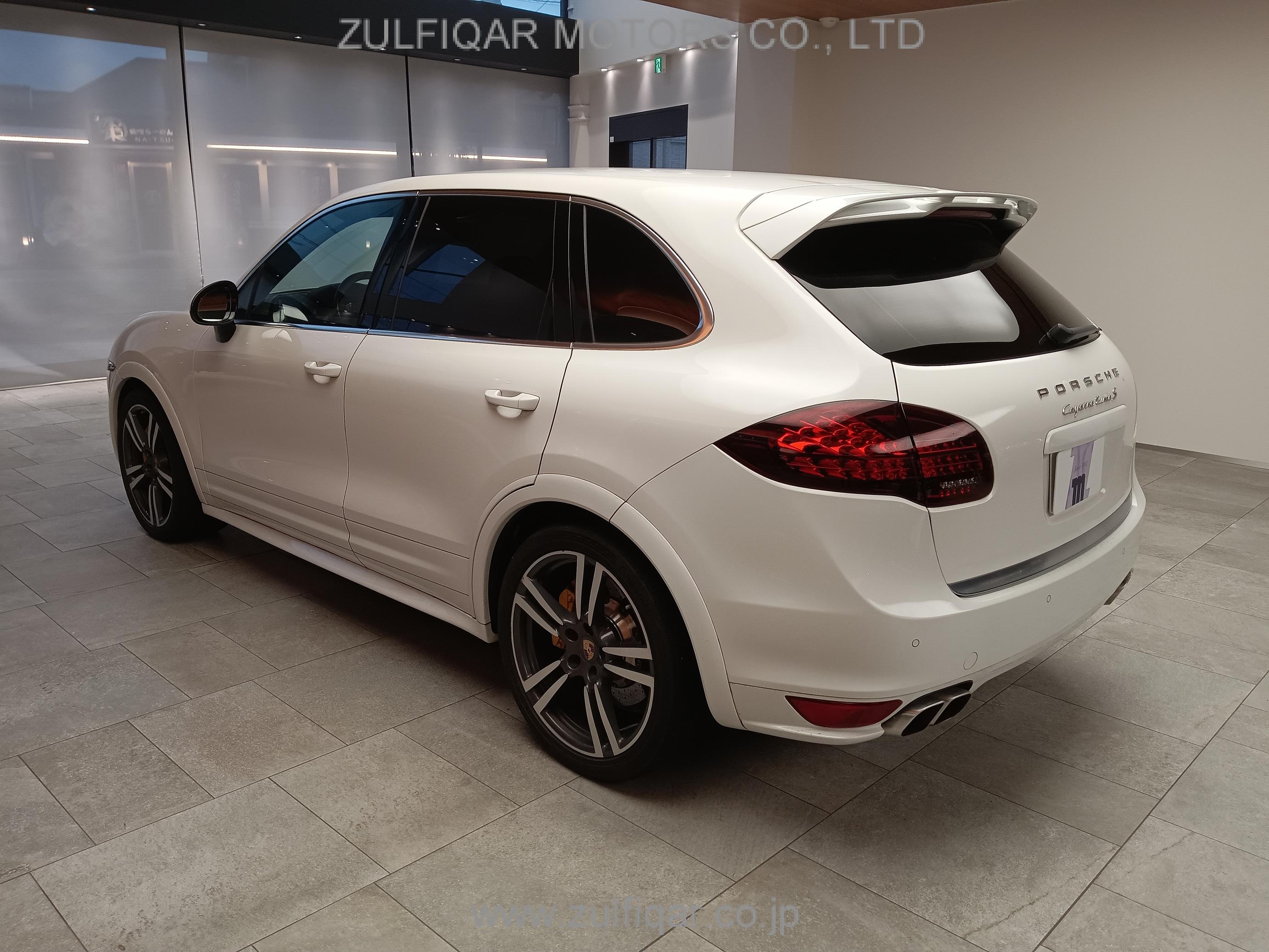 PORSCHE CAYENNE 2013 Image 9