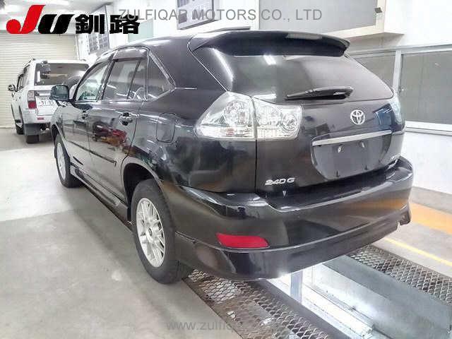 TOYOTA HARRIER 2005 Image 2