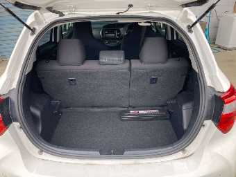 TOYOTA VITZ 2019 Image 8