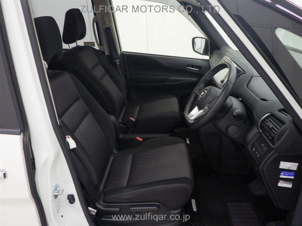 NISSAN SERENA 2017 Image 7