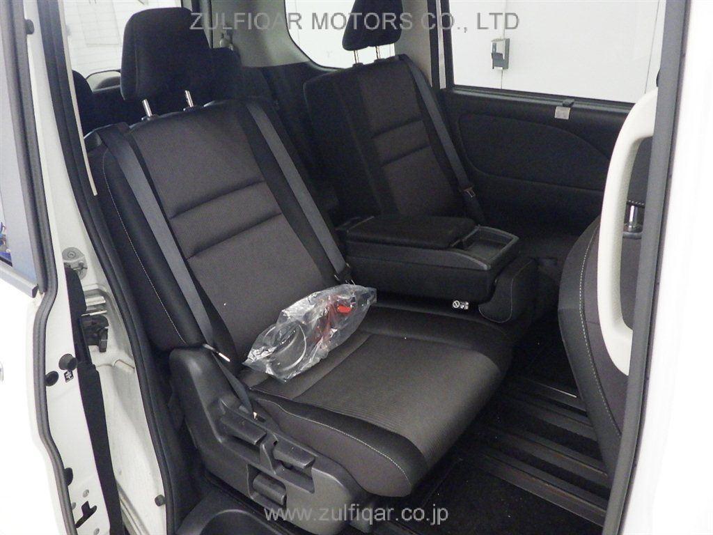 NISSAN SERENA 2017 Image 8