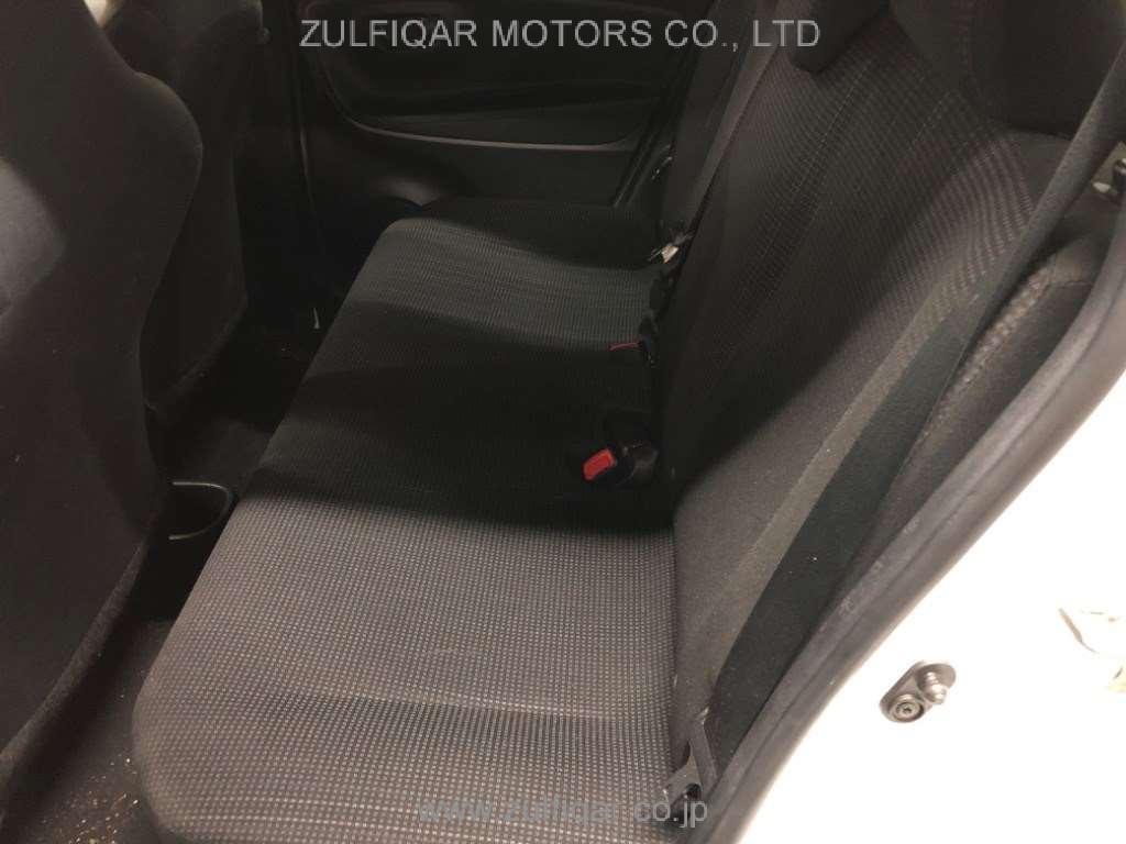 TOYOTA VITZ 2019 Image 12