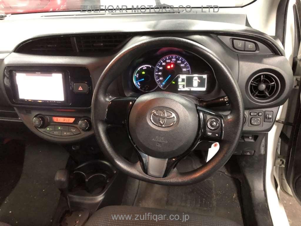 TOYOTA VITZ 2019 Image 7