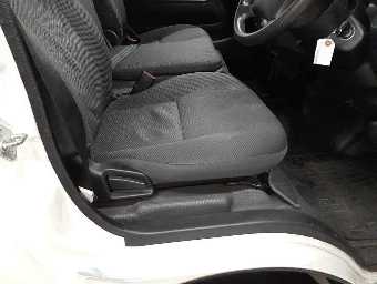 TOYOTA HIACE 2013 Image 8