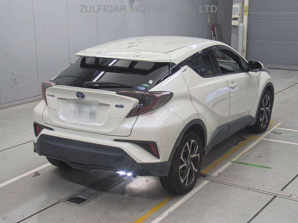 TOYOTA C-HR 2017 Image 2