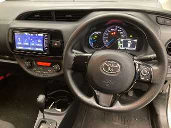 TOYOTA VITZ 2019 Image 6