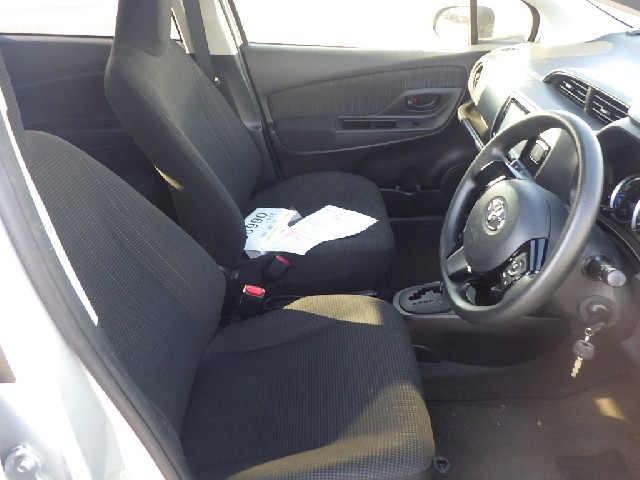 TOYOTA VITZ 2019 Image 22