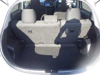 TOYOTA VITZ 2019 Image 13