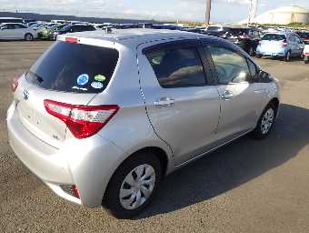 TOYOTA VITZ 2019 Image 14