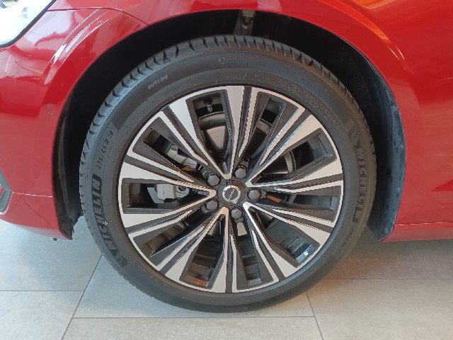 VOLVO S60 2023 Image 19