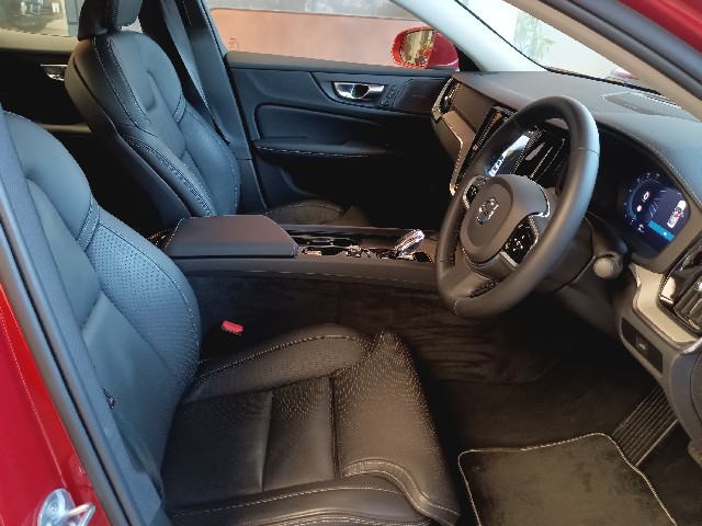 VOLVO S60 2023 Image 25