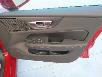 VOLVO S60 2023 Image 23