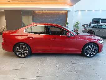 VOLVO S60 2023 Image 4