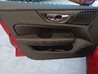 VOLVO S60 2023 Image 32